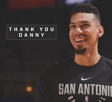 英媒：德利赫特的伤势并不严重，最快有望本周恢复训练（英媒：德利赫特伤情无大碍，最快本周即可恢复训练）