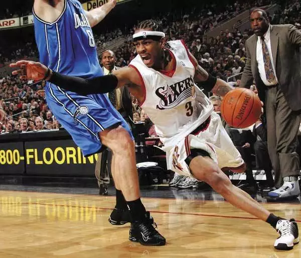 苏州队主帅李玮锋回应没收队员薯片：想走职业就要像职业看齐（苏州队主帅李玮锋谈没收薯片：想走职业路就得按职业标准要求自己）