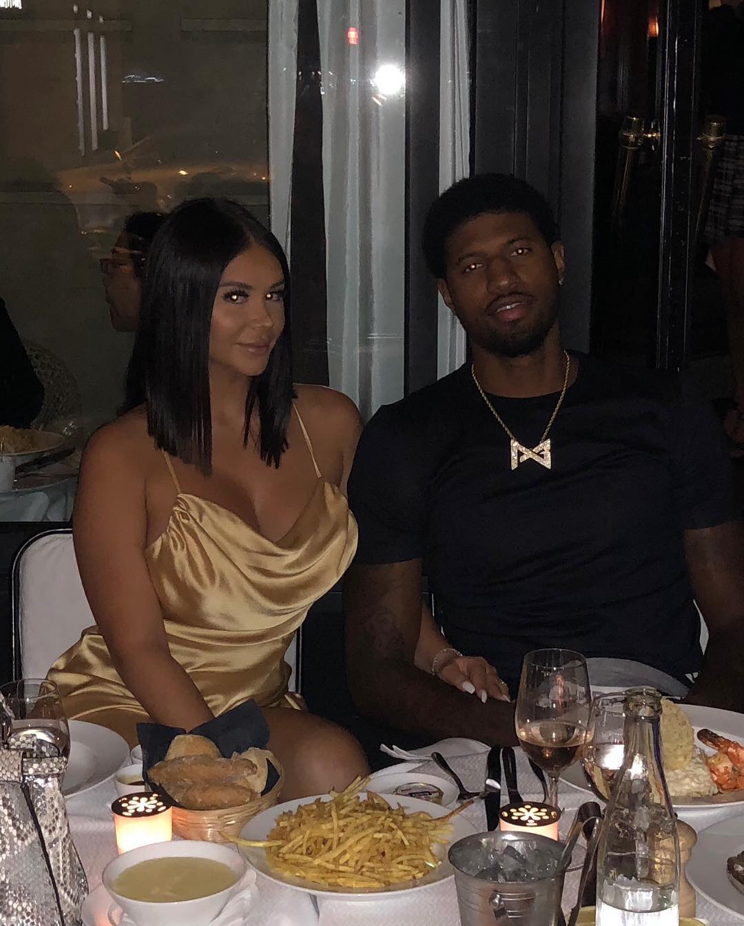 亚精英赛半场：路易斯失单刀+补射中柱，申花暂0-0广岛（亚精英赛半场战报：路易斯单刀失手又补射中柱，申花暂与广岛0-0）