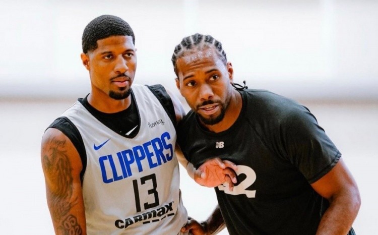 追光丨“第十二人”的热爱，让三十一年的坚守更有意义（追光丨“第十二人”用热爱点亮三十一年的坚守）