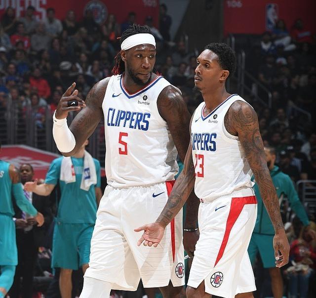 奥斯卡庆祝海港夺冠：我们是冠军！祝贺我的队友、朋友和球迷（奥斯卡为海港封王喝彩：我们是冠军！致敬我的队友、朋友与球迷）