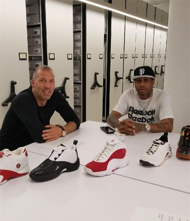 罗马推出黑胶唱片版队歌：限量版售价49.9欧，普通版19.9欧（罗马发售队歌黑胶唱片：限量款49.9欧，标准版19.9欧）