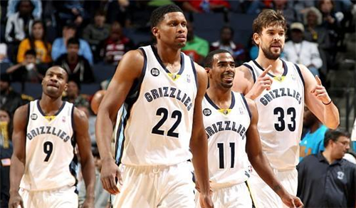 半场战报：皇马0-0塞尔塔，米利唐伤退，居莱尔射门偏出（半场速递：皇马与塞尔塔互交白卷，米利唐因伤离场，居莱尔射偏）