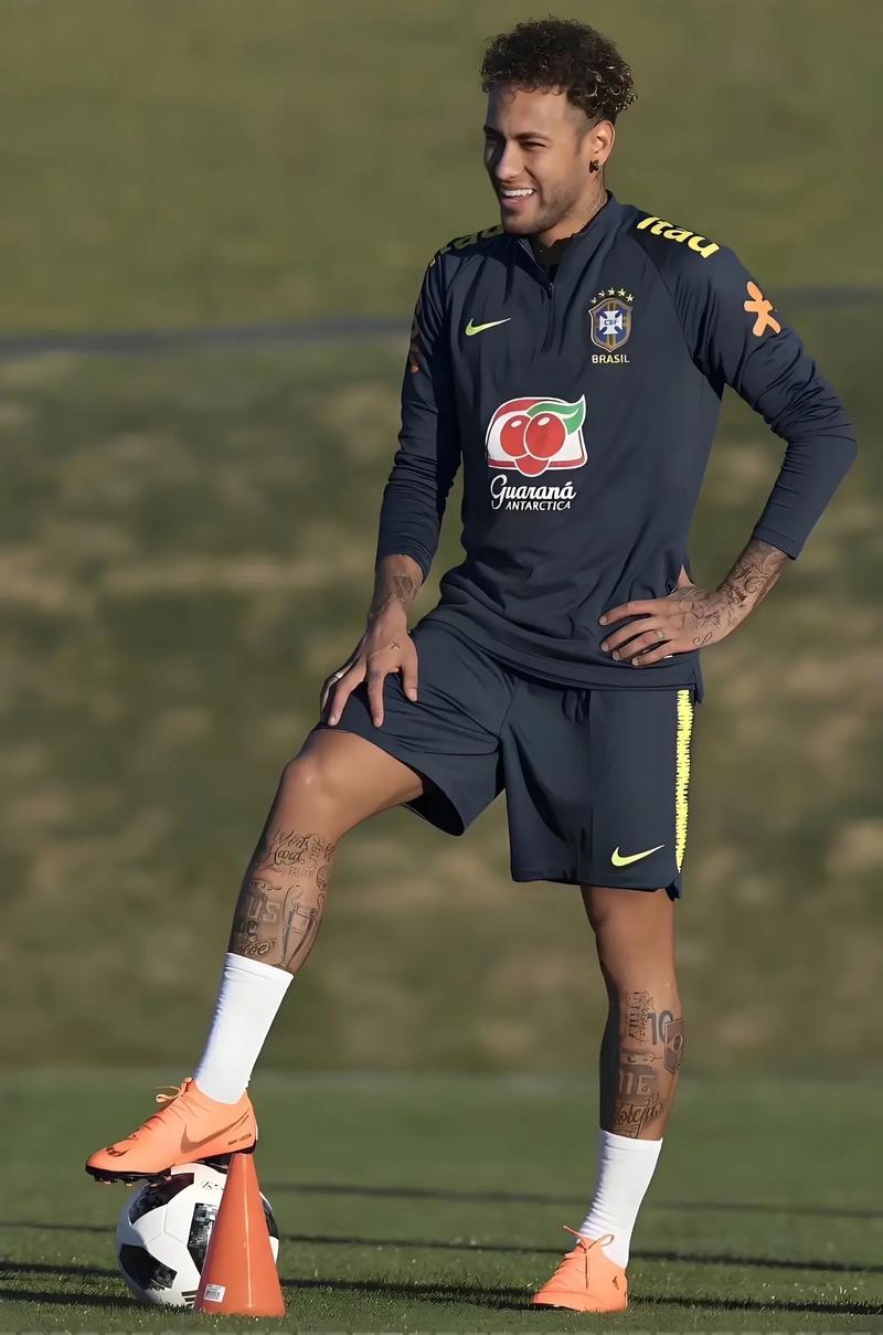 TA：因与阿隆索关系紧张，维尼修斯上月底告知老佛爷不想续约（TA：因与阿隆索关系不佳，维尼修斯上月底已告知弗洛伦蒂诺无意续约）