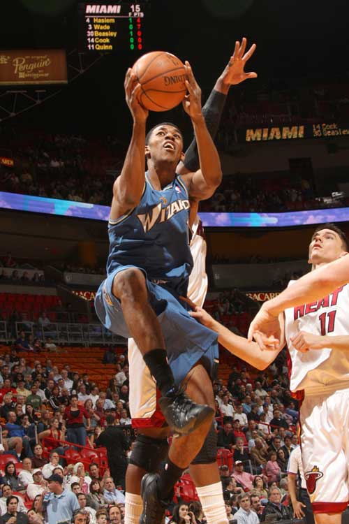 当年真追求过姚明？赵蕊蕊：啥时候的事？这锅我背了多少年了（被指当年追求姚明？赵蕊蕊发声：哪来的事，这口锅我背了多年）